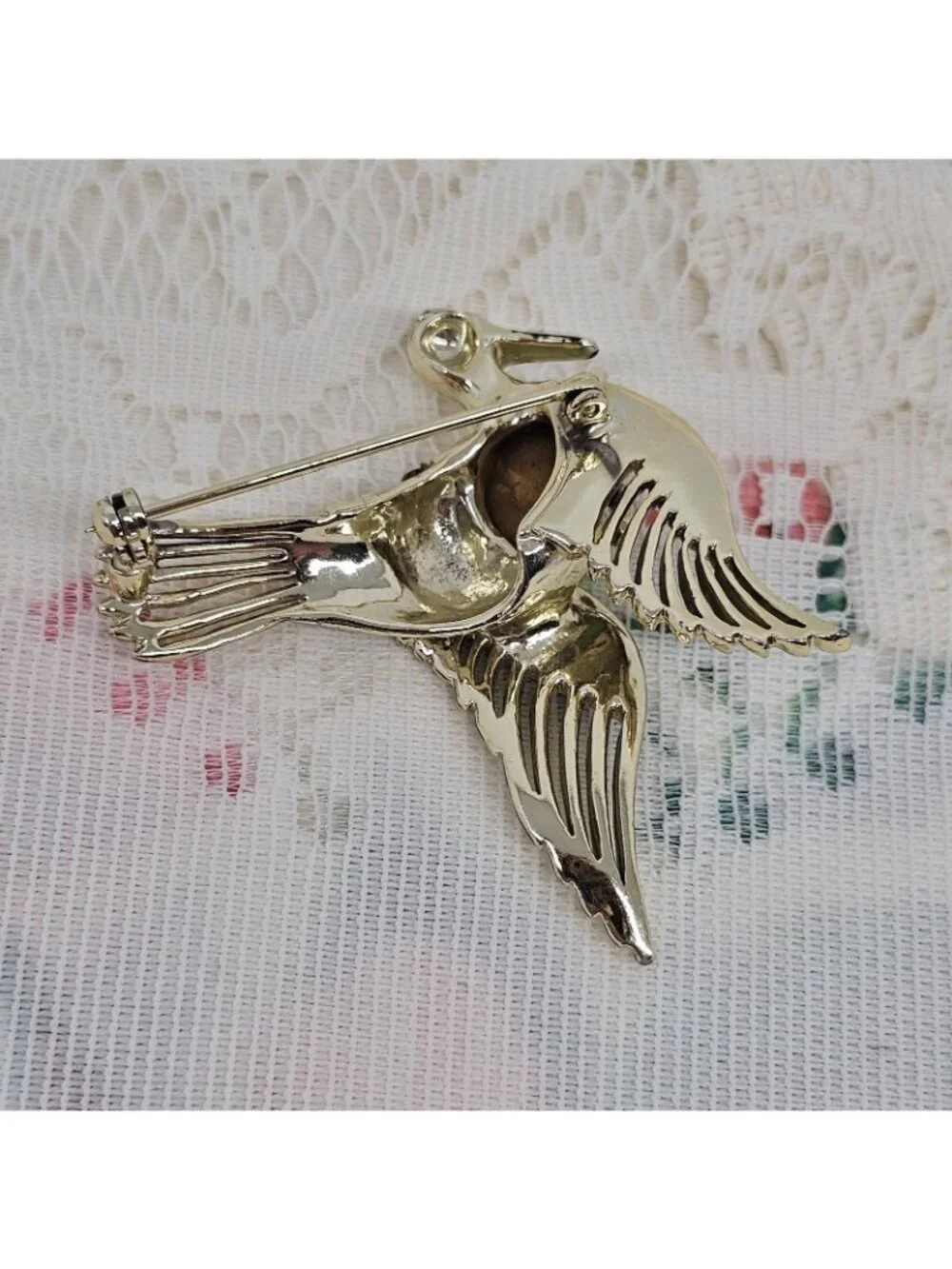 Vintage Gold Tone Emerald Green Rhinestone Hummingbird Brooch Pin Flying Bird